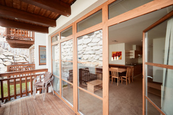 Die Zimmer haben Zugang zu einem Balkon.