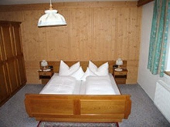 Schlafzimmer App. 1