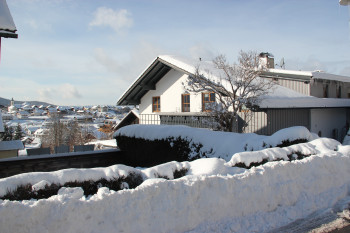 Blick vom Tannenweg auf die Villa Relax