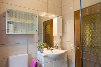 Modernes Badezimmer