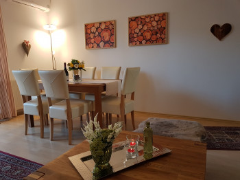 Esstisch im Wohnzimmer Wohnung A
