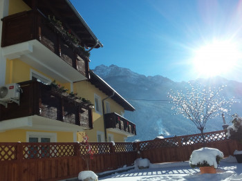 Apartment Alber Blick von Sonnenterrasse auf das haus
