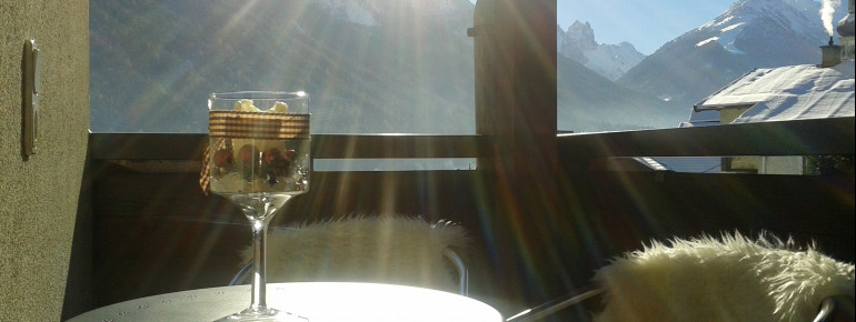 Panorama von Balkon mit Blick ins Stubaital