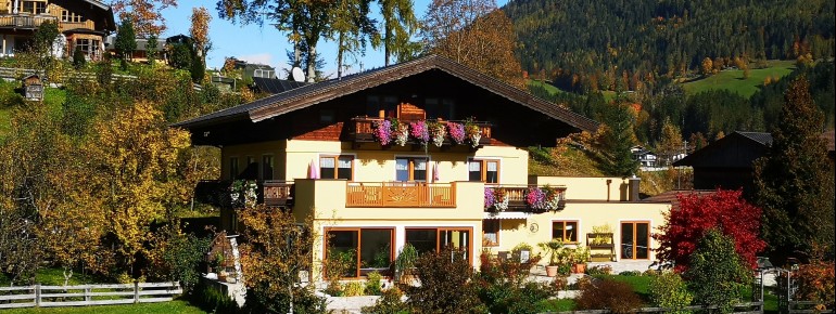 Hausansicht Süd mit Sonnenterrasse