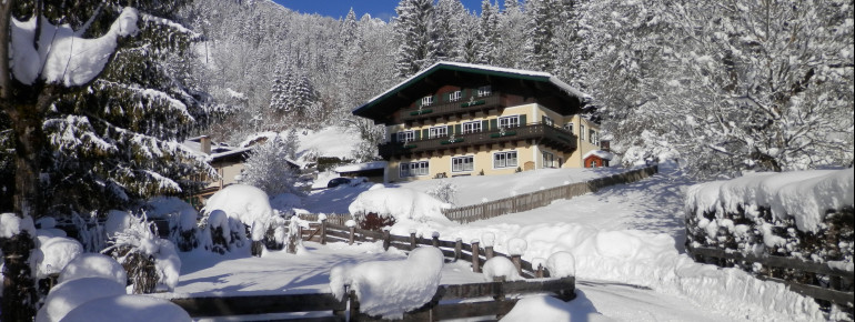 Haus Bartlmä im Winter. Urlaub in Lofer. Appartements, Apartments, Ferienwohnungen