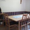 Essbereich mit Massivholztisch