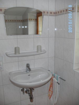 Badezimmer mit Dusche WC