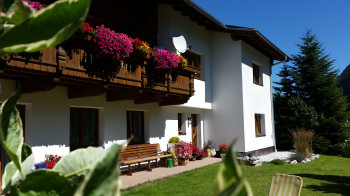 Eingang Ferienwohnung mit Garten
