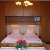 Schlafzimmer mit Doppelbett