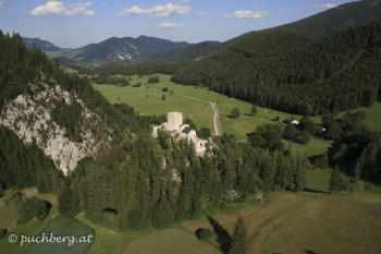 Burgruine Losenheim mit Blick nach Puchberg