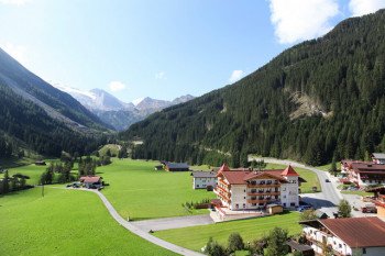 Berghaus im Sommer