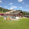 Kinderspielplatz rund ums Haus