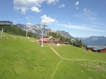Mitten in der herrlichen Berg- und Wanderwelt im Sommer