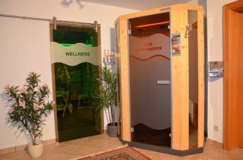 Wellnessbereich mit Infrarotkabine