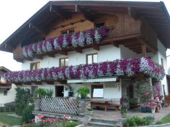 vorderansicht Haus Taxacher