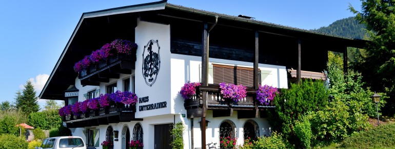 Alpenresidenz im Sommer
