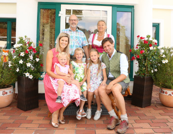 Ihre Familie Perner