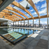 Hallenbad mit Panoramablick