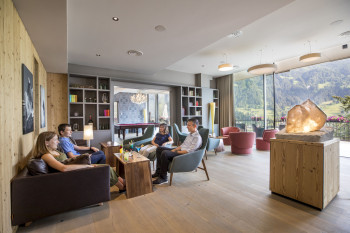 Lounge und Billard-Raum