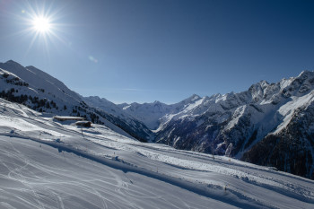 Early morning skiikng im Zillertal