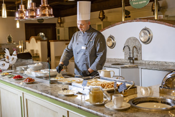 Frische Eiergerichte am Frühstücksbuffet