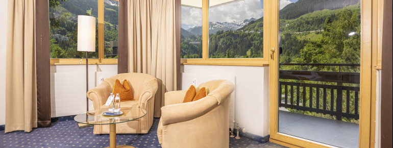 Wohnbeispiel_Panorama Zimmer mit Balkon