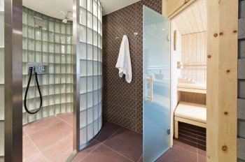 Sauna & Finarium mit Dusche