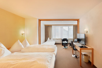 3 Bett Zimmer