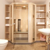 Badezimmer mit Dusche und Infrarotkabine