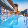 Große Pool-Landschaft im Wellnessbereich