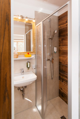 Badezimmer vom Standard Doppelzimmer