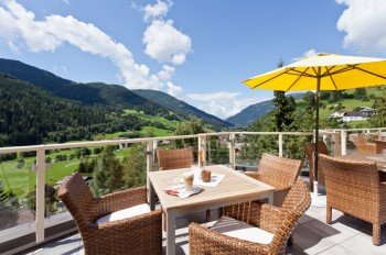 Panoramaterrasse mit Blick ins Kirchheimer Tal