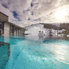 Der Rooftop-Pool des Holzhotels.