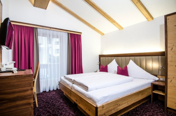 DREIBETTZIMMER
