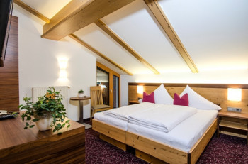 ZIMMER MADLEIN