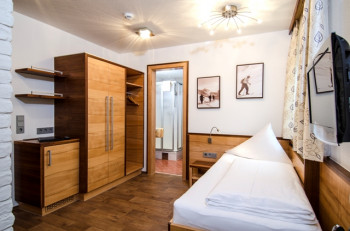 TWIN BED