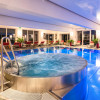 Hallenbad mit integriertem Whirlpool