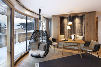 Zimmer mit Balkon