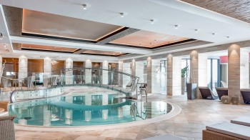 Hallenbad im Hotel Gotthard-Zeit