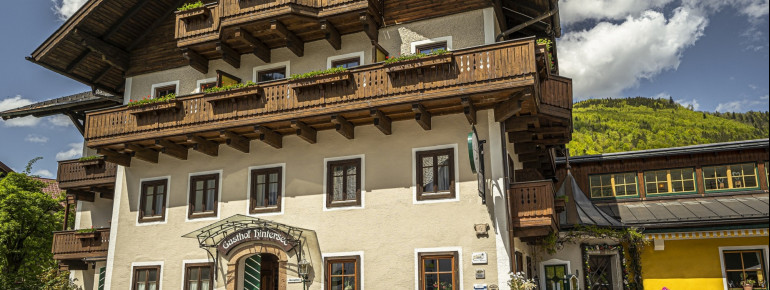 Das Hotel DAS Hintersee liegt mitten im Ort.