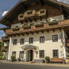 Das Hotel DAS Hintersee liegt mitten im Ort.