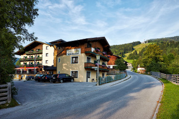 Hotel Kirchboden im Sommer