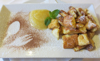 Kaiserschmarren mit Apfelmus