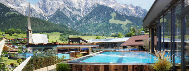 Infinity Outdoor Pool mit Inneneinstieg