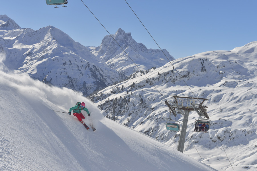 Blaue Piste Nr. 64 oder Skiroute bis zum Hotel