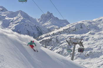 Blaue Piste Nr. 64 oder Skiroute bis zum Hotel