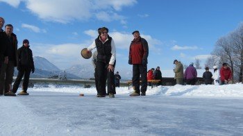 Eisstockschießen am Weissensee in Kärnten