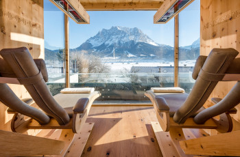 Infrarotkabine mit Panoramablick auf die Zugspitze