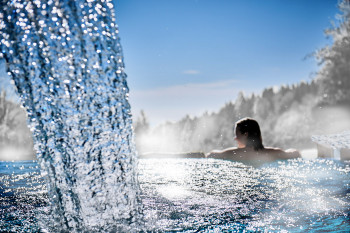 Ganzjährig beheizter Außenpool Hotel Reinerhof Bayerischer Wald