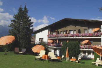 Das Hotel im Sommer